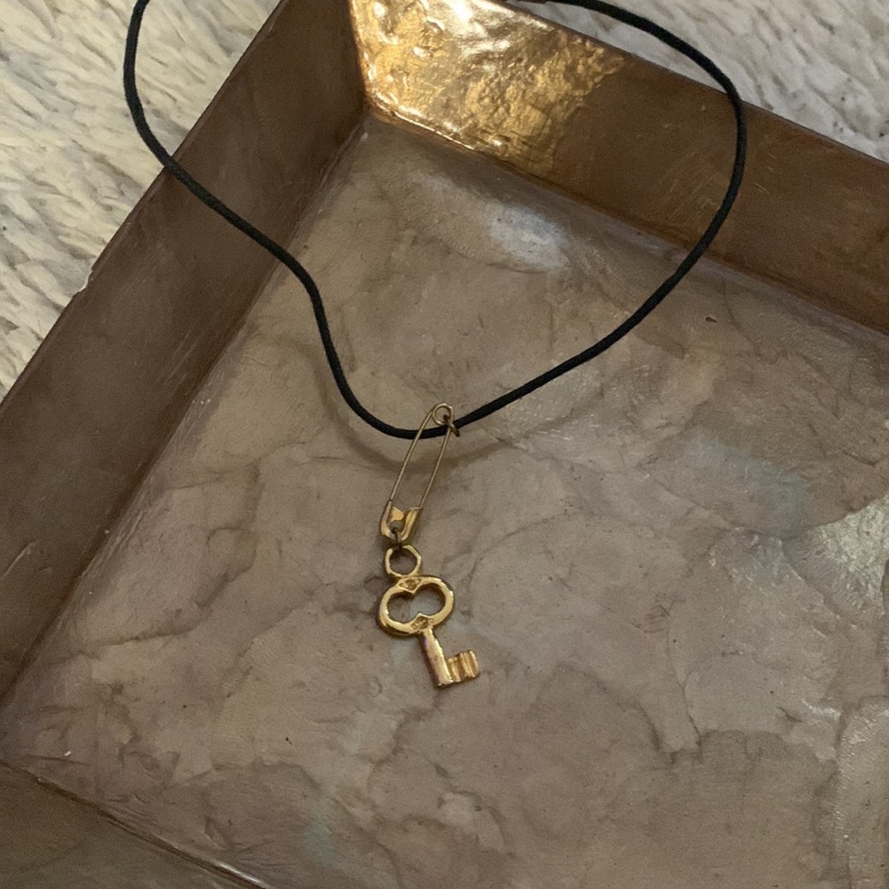 VINTAGE 90s Key Choker Necklace